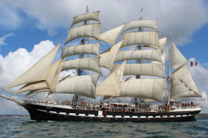 VAR争议再起！点球判罚影响比赛结果，球迷炸锅了！